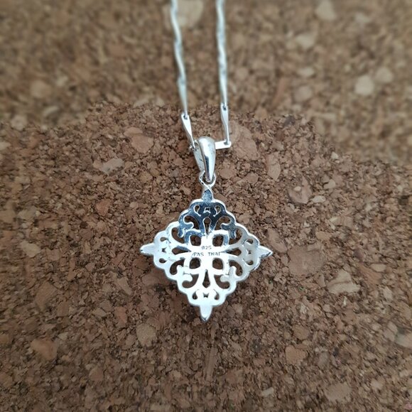 Sterling silver necklace with filigree pendant - Picture 6 of 8